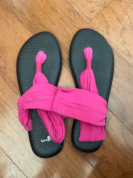 Sanuk Shoes - NWOT Sanuk Yoga Sling Padded Footbed Sandal Fuschia Pink Straps Size 10